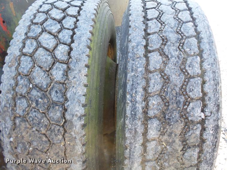 image for item K3368 1986 Freightliner semi truck