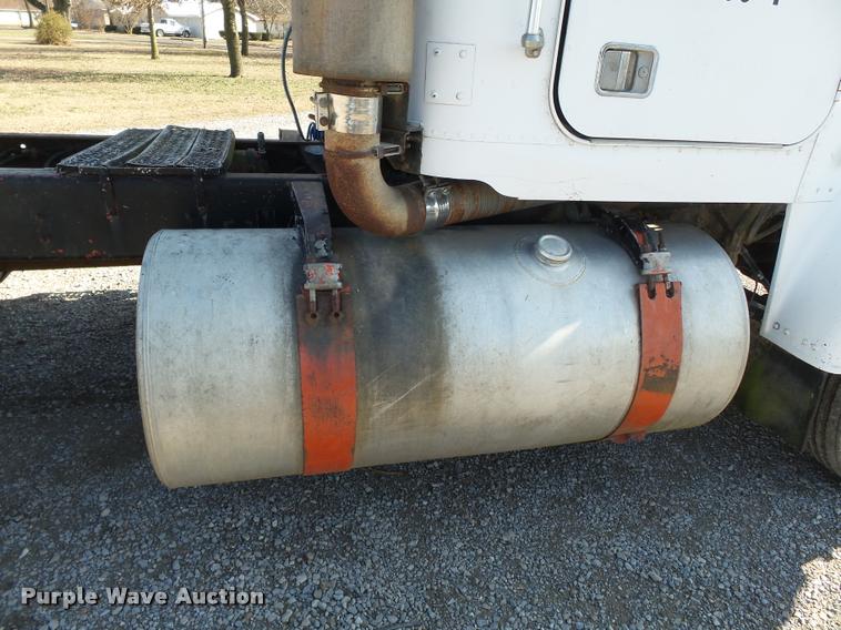 image for item K3368 1986 Freightliner semi truck