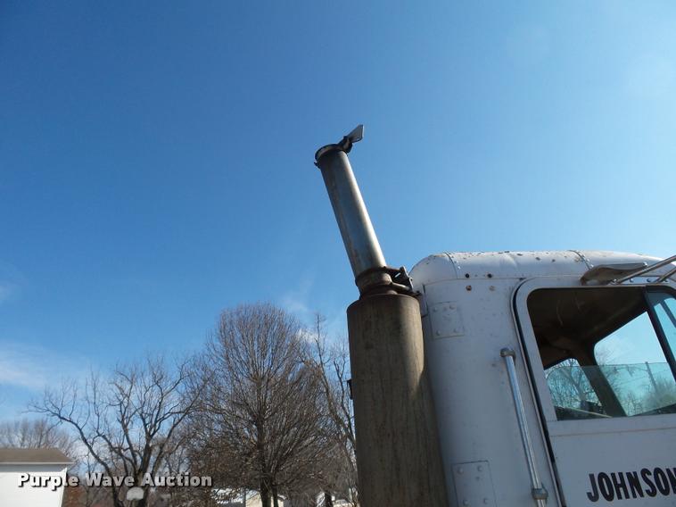 image for item K3368 1986 Freightliner semi truck