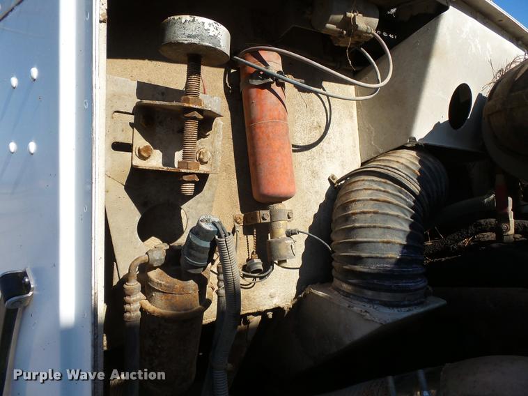 image for item K3368 1986 Freightliner semi truck