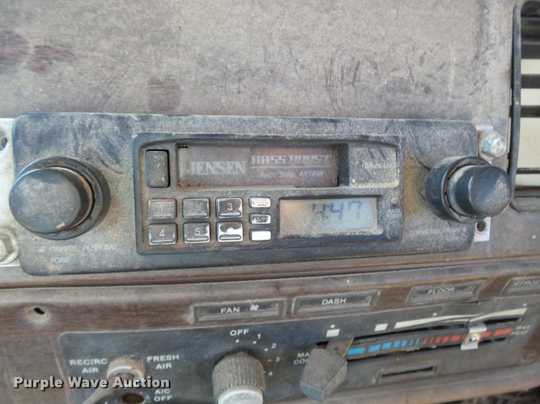 image for item K3368 1986 Freightliner semi truck