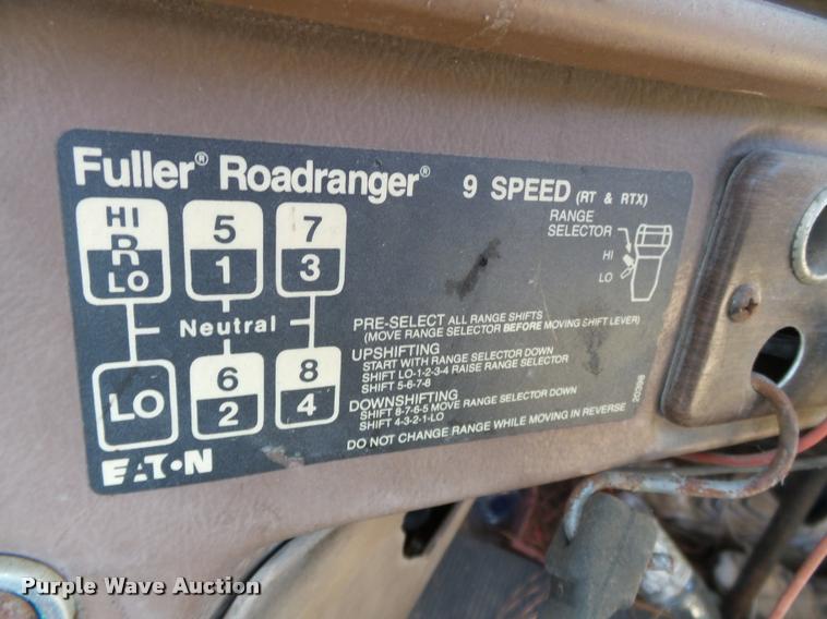 image for item K3368 1986 Freightliner semi truck