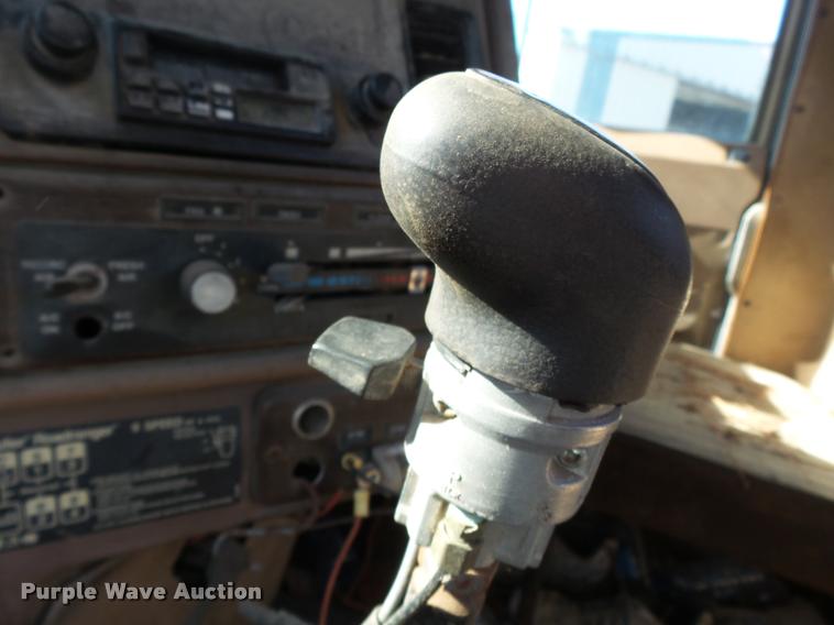 image for item K3368 1986 Freightliner semi truck