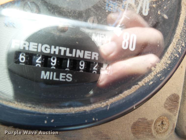 image for item K3368 1986 Freightliner semi truck