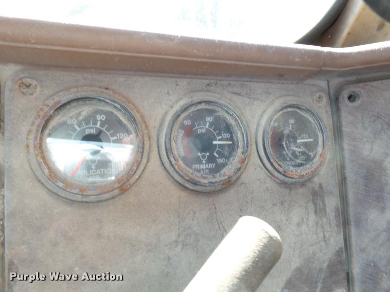 image for item K3368 1986 Freightliner semi truck