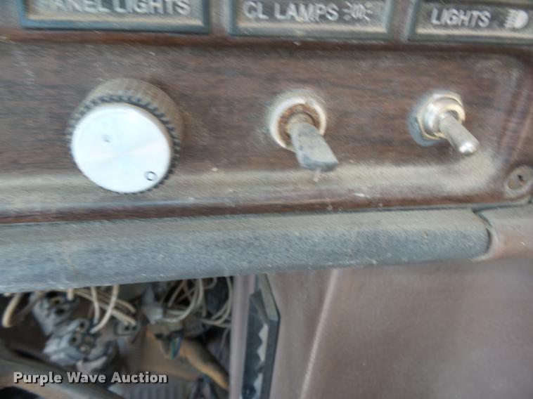 image for item K3368 1986 Freightliner semi truck