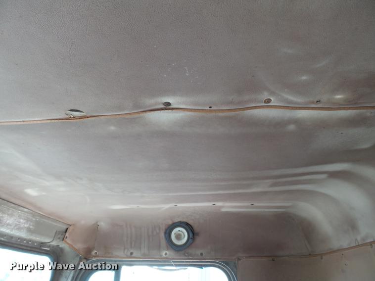 image for item K3368 1986 Freightliner semi truck