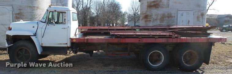 image for item K3369 1977 International 1700 grain truck