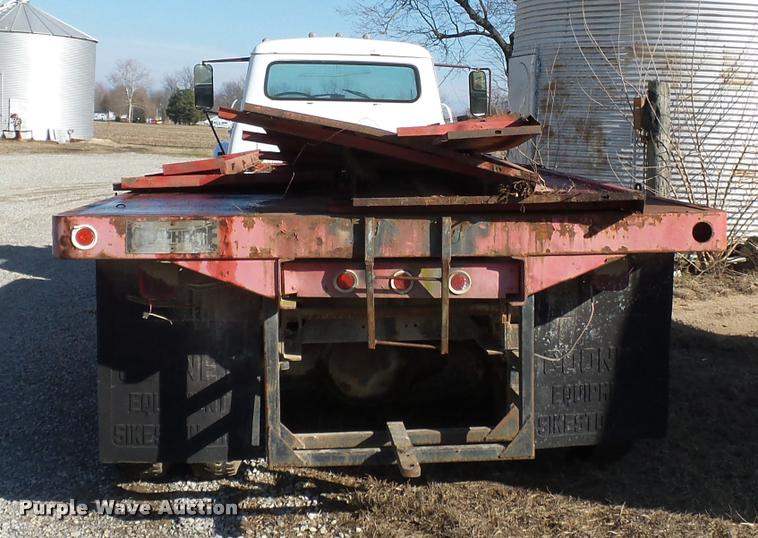 image for item K3369 1977 International 1700 grain truck