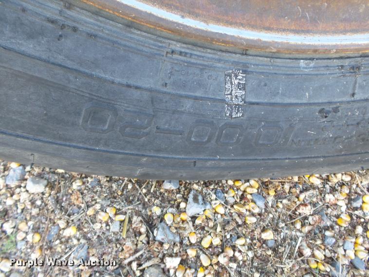 image for item K3369 1977 International 1700 grain truck