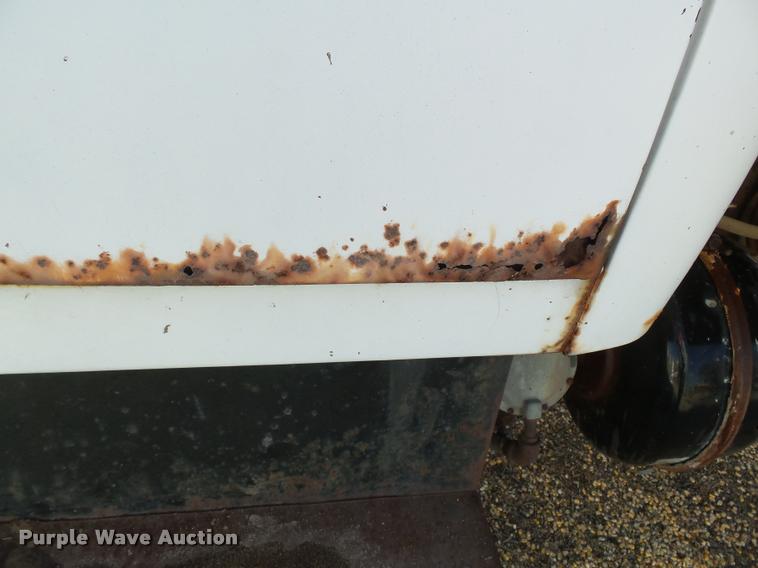 image for item K3369 1977 International 1700 grain truck