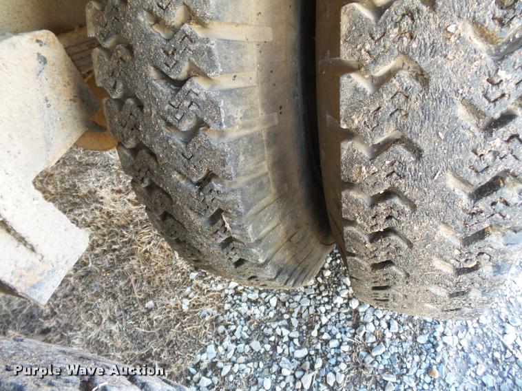 image for item K3369 1977 International 1700 grain truck