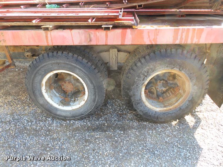 image for item K3369 1977 International 1700 grain truck