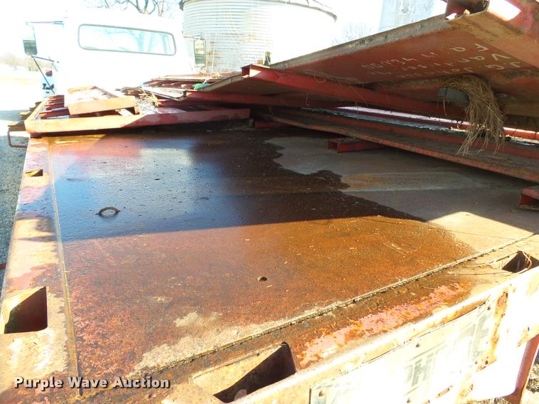 image for item K3369 1977 International 1700 grain truck