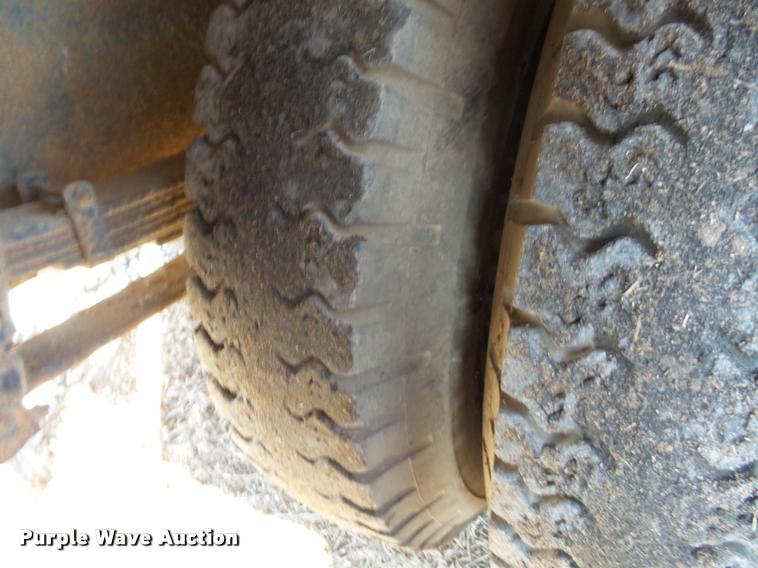 image for item K3369 1977 International 1700 grain truck