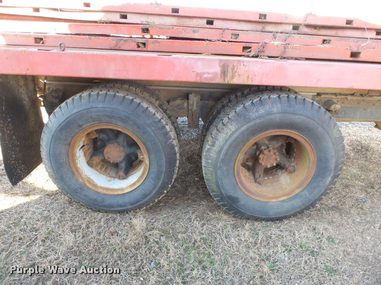 image for item K3369 1977 International 1700 grain truck