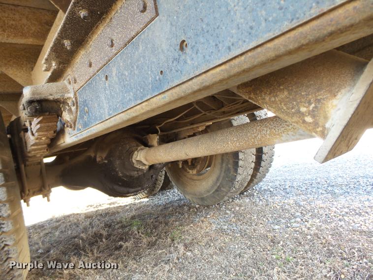 image for item K3369 1977 International 1700 grain truck