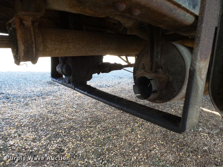 image for item K3369 1977 International 1700 grain truck