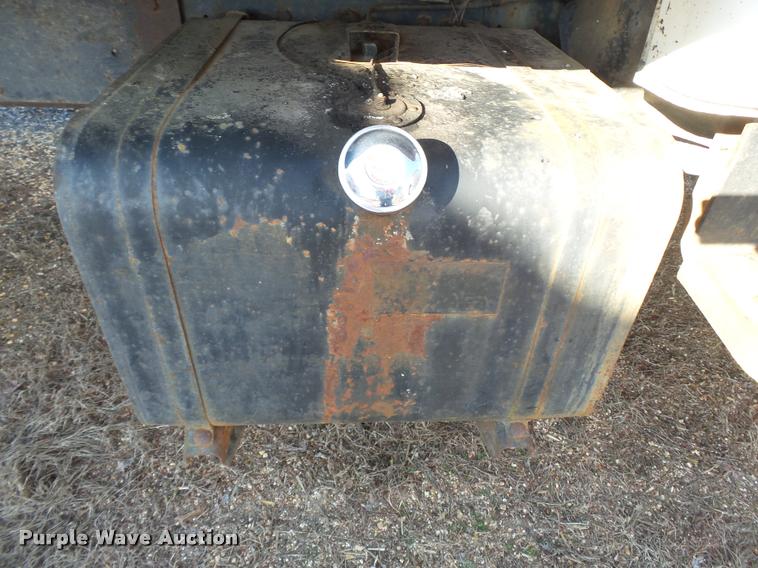 image for item K3369 1977 International 1700 grain truck