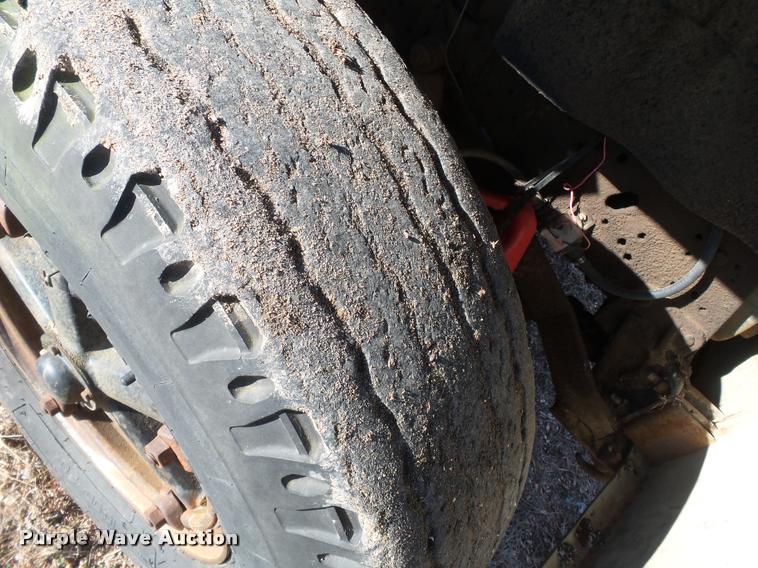 image for item K3369 1977 International 1700 grain truck