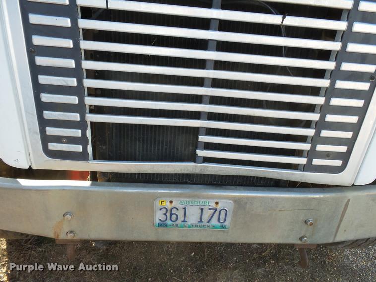 image for item K3369 1977 International 1700 grain truck