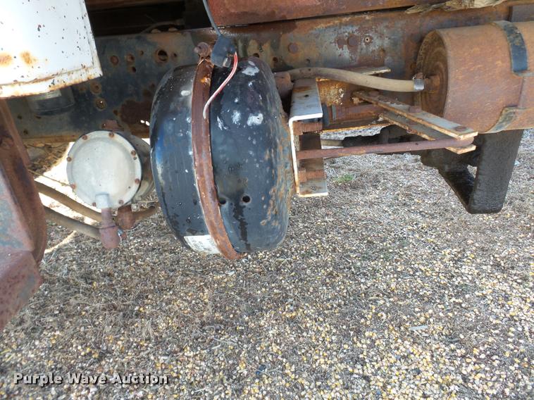 image for item K3369 1977 International 1700 grain truck