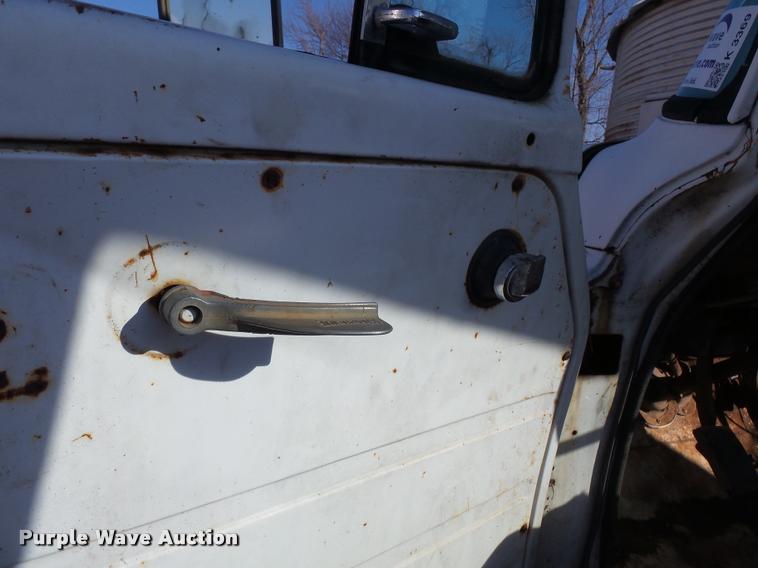 image for item K3369 1977 International 1700 grain truck