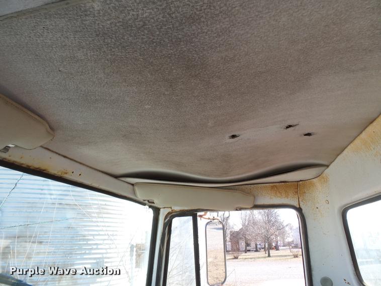 image for item K3369 1977 International 1700 grain truck