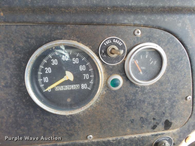 image for item K3369 1977 International 1700 grain truck