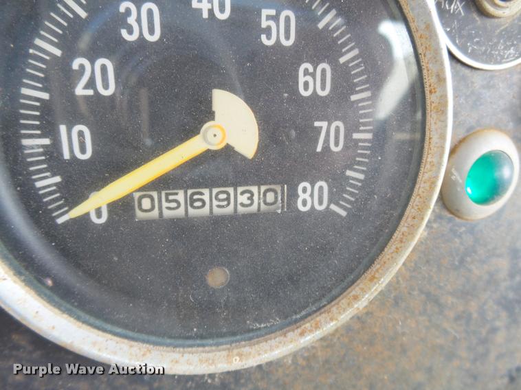 image for item K3369 1977 International 1700 grain truck