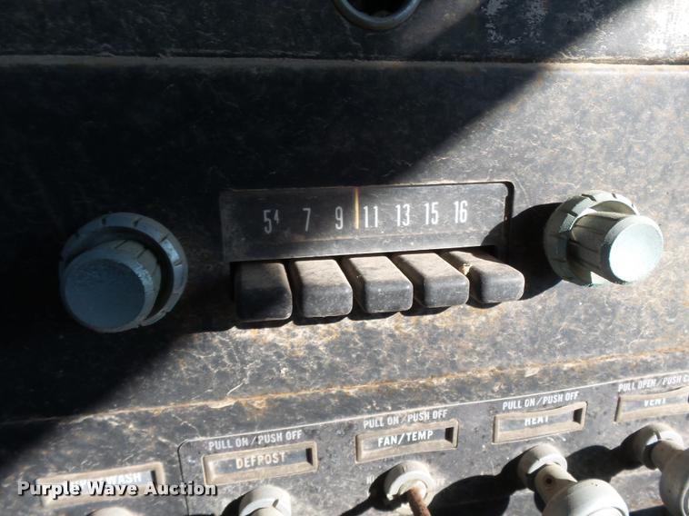 image for item K3369 1977 International 1700 grain truck