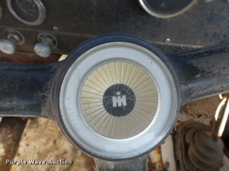 image for item K3369 1977 International 1700 grain truck