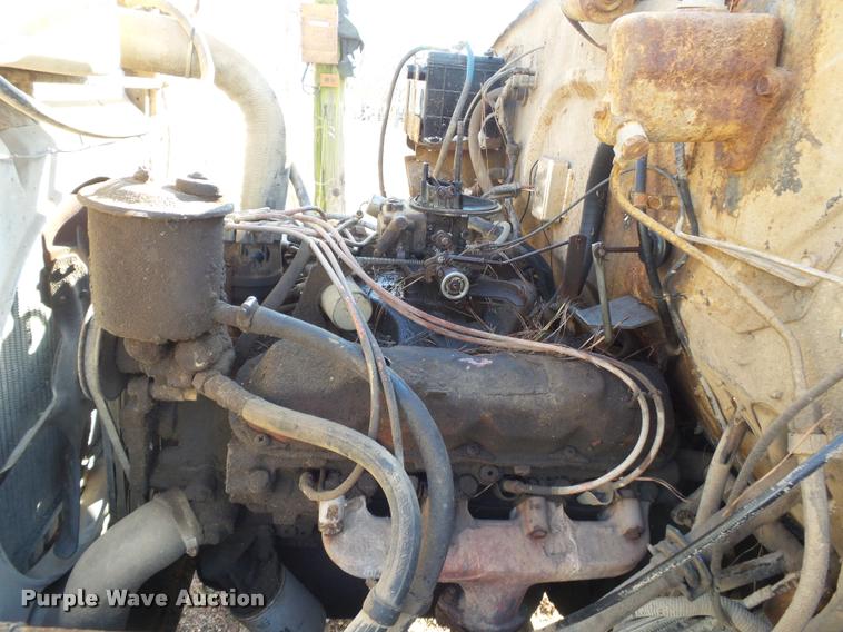 image for item K3369 1977 International 1700 grain truck