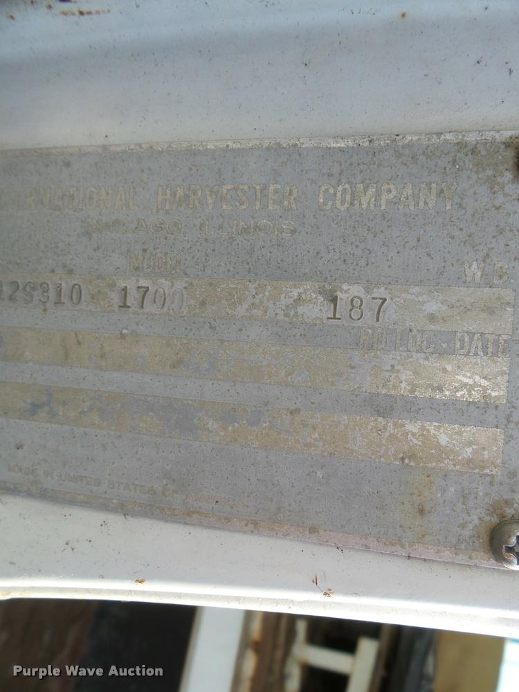 image for item K3369 1977 International 1700 grain truck