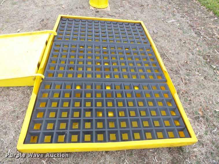 image for item K3381 Oil barrel containment pit with ramp