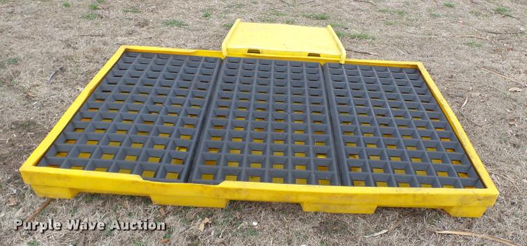 image for item K3381 Oil barrel containment pit with ramp