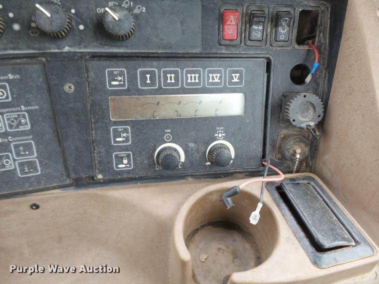 image for item K3385 2001 John Deere 8410 MFWD tractor