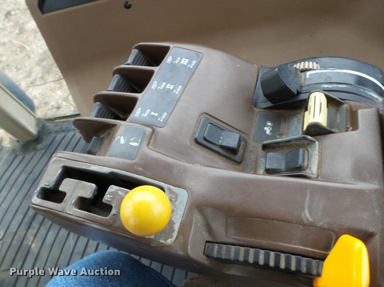 image for item K3387 2001 John Deere 8410 MFWD tractor