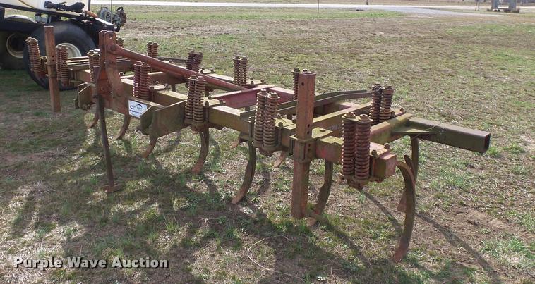 image for item K3389 Massey-Ferguson chisel