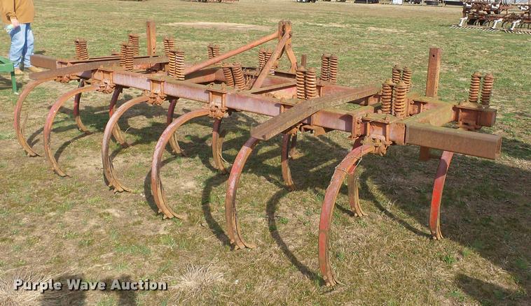 image for item K3389 Massey-Ferguson chisel