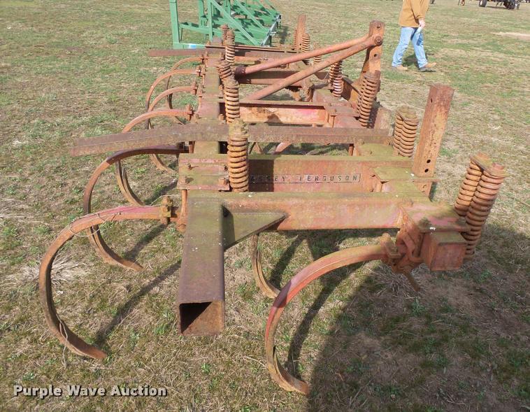 image for item K3389 Massey-Ferguson chisel