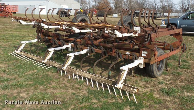 image for item K3391 Hiniker 1530 field cultivator