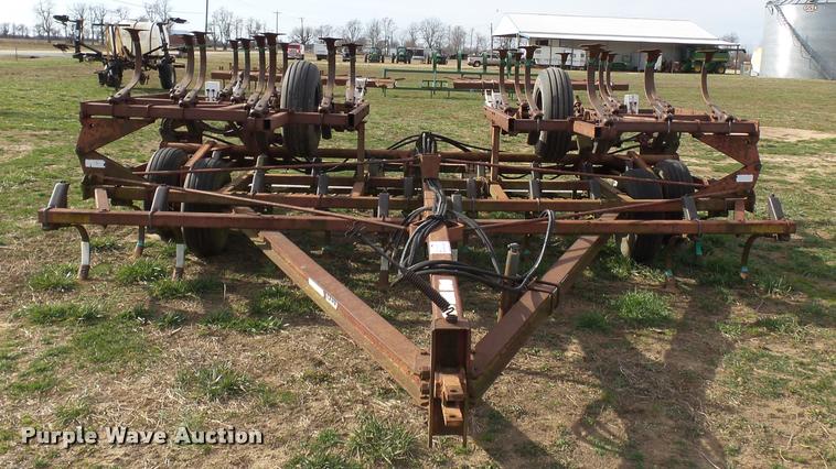 image for item K3391 Hiniker 1530 field cultivator