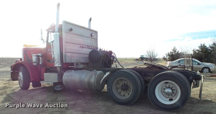 image for item L1634 1982 Peterbilt semi truck