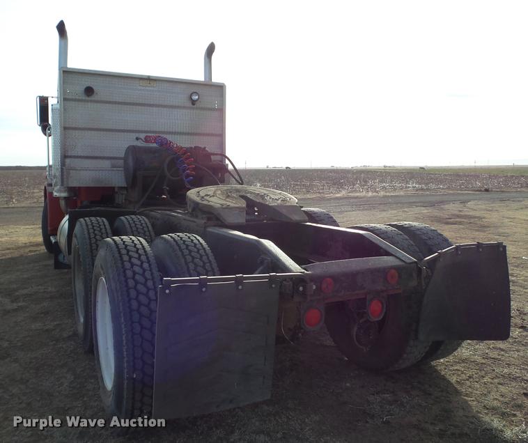 image for item L1634 1982 Peterbilt semi truck