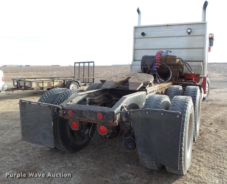 image for item L1634 1982 Peterbilt semi truck