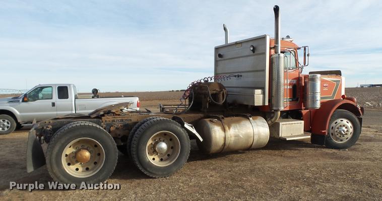 image for item L1634 1982 Peterbilt semi truck