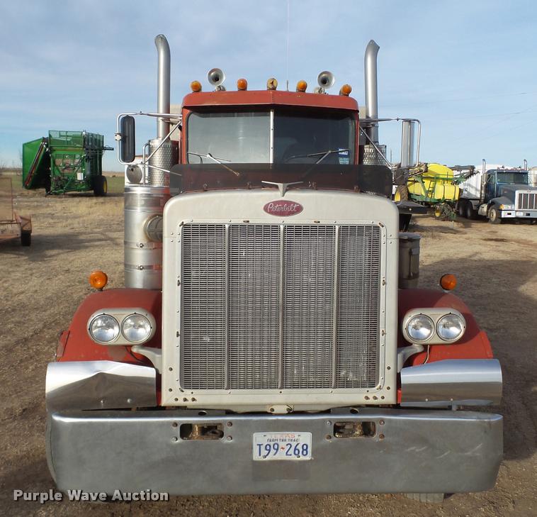 image for item L1634 1982 Peterbilt semi truck