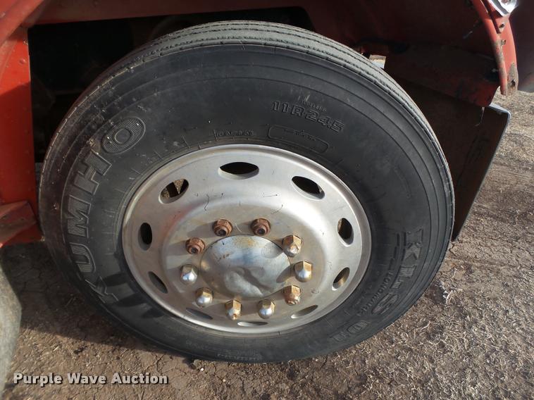 image for item L1634 1982 Peterbilt semi truck