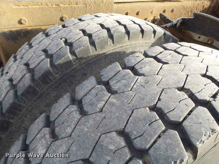 image for item L1634 1982 Peterbilt semi truck